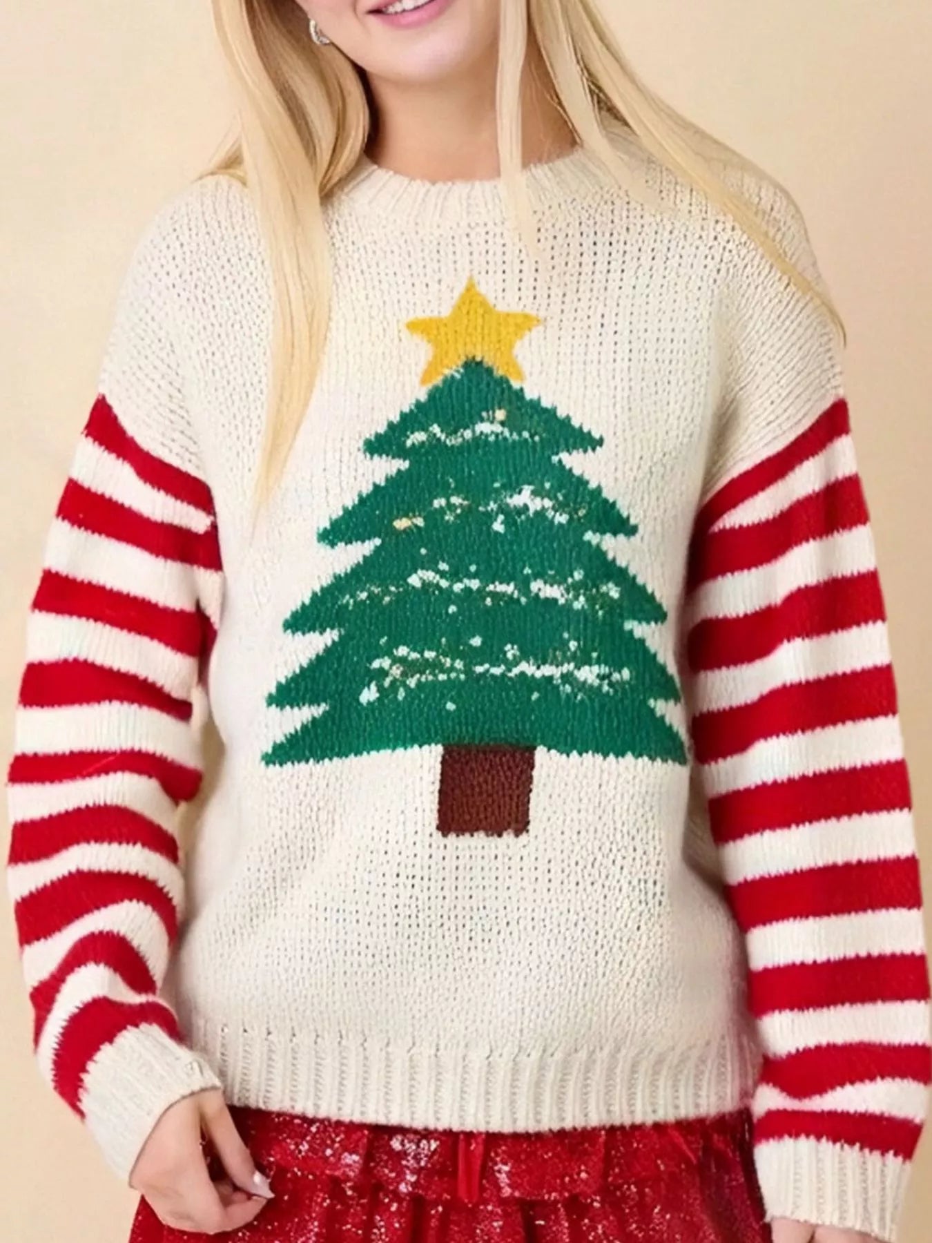 Juletræ Rundhalset Sweater – Elfenben med Røde Stribede Ærmer