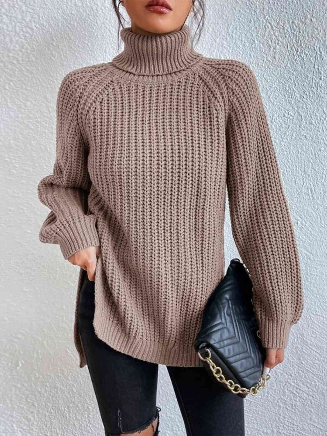 Angela Pull Kvinde – Ribbet Turtleneck Sweater med Chic Side Slids til Elegant Efterår/Vinter