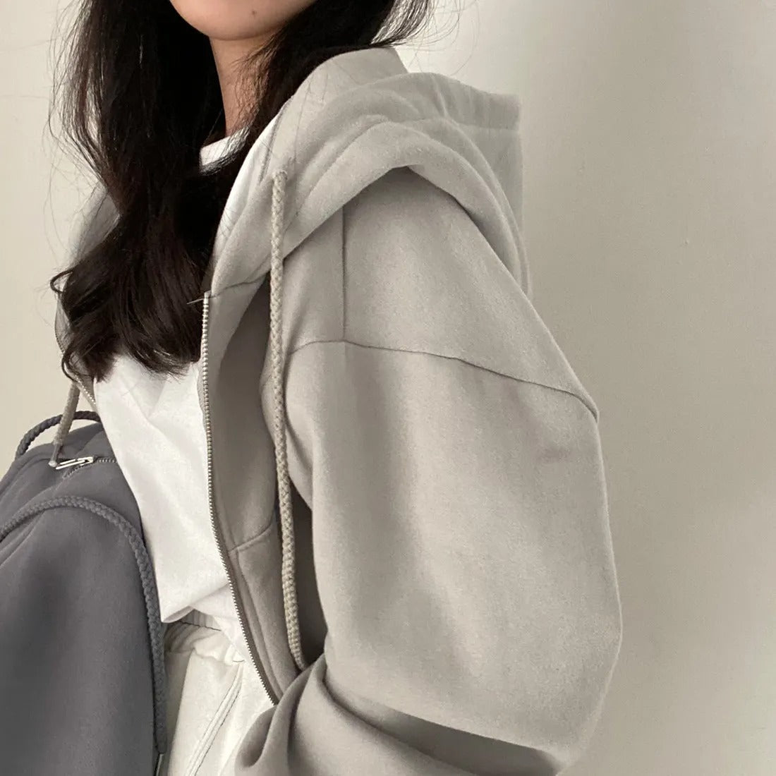 Afslappet sweatshirt med hætte til kvinder