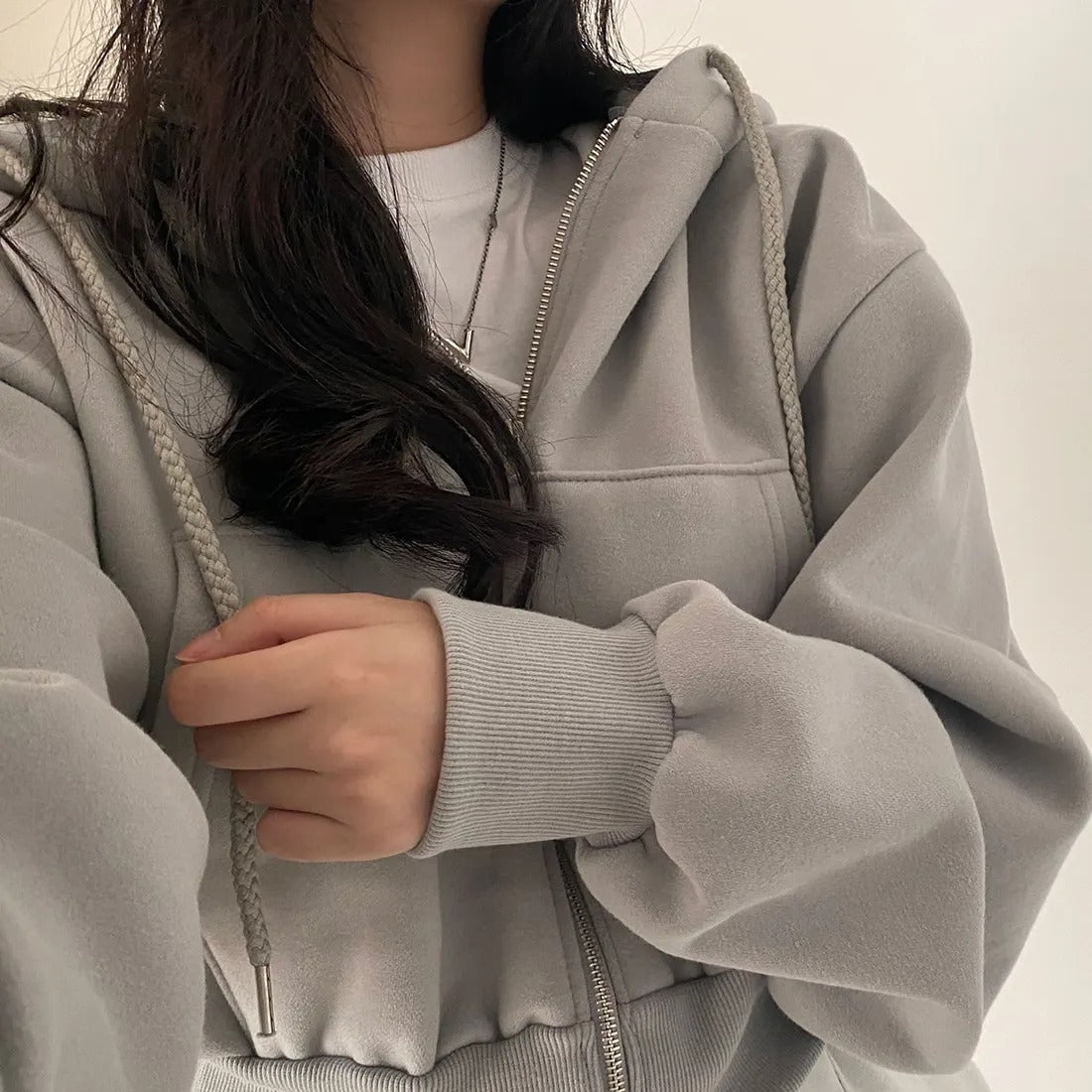 Afslappet sweatshirt med hætte til kvinder