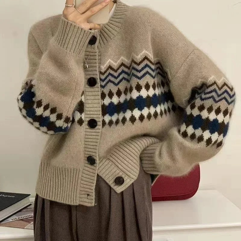 Langærmet strik cardigan med knap