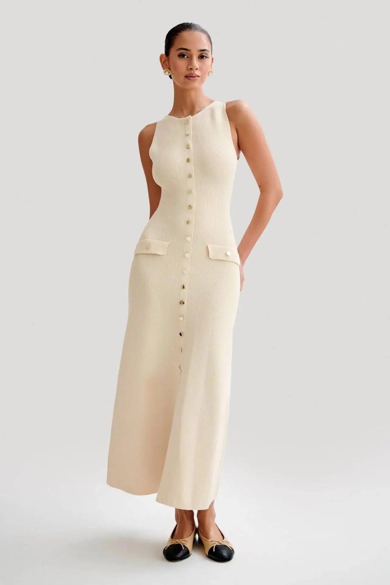 Strikket bodycon-kjole med knapper til kvinder