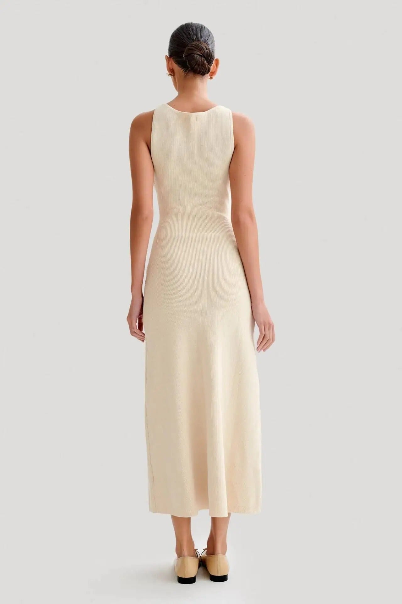 Strikket bodycon-kjole med knapper til kvinder