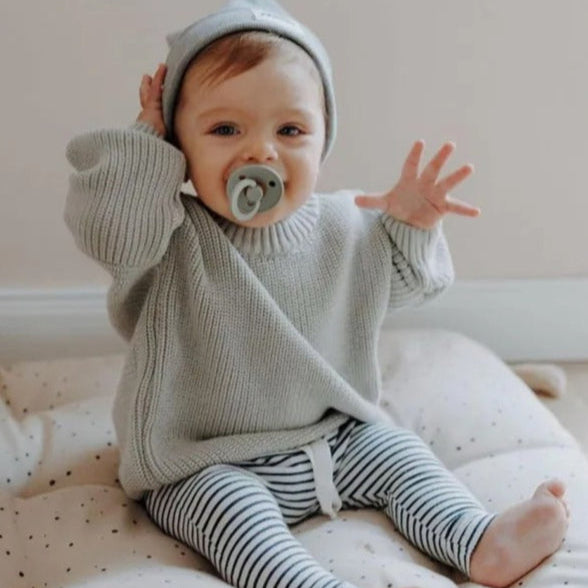 Ensfarvet strikket sweater til børn