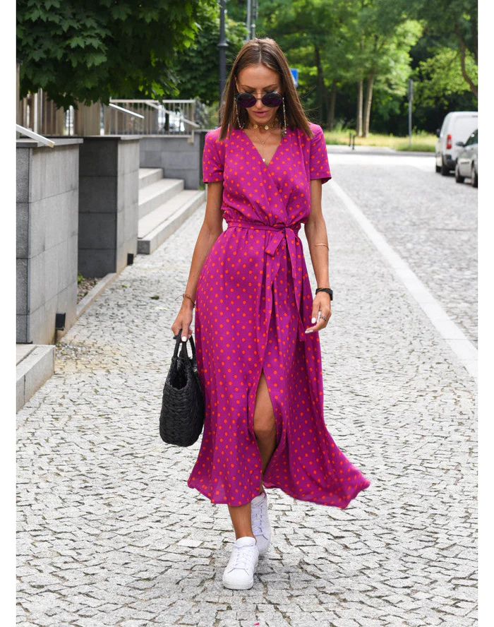 Lang Kjole med V-Hals til Kvinder | Talje med Bælte | Prikket Mønster