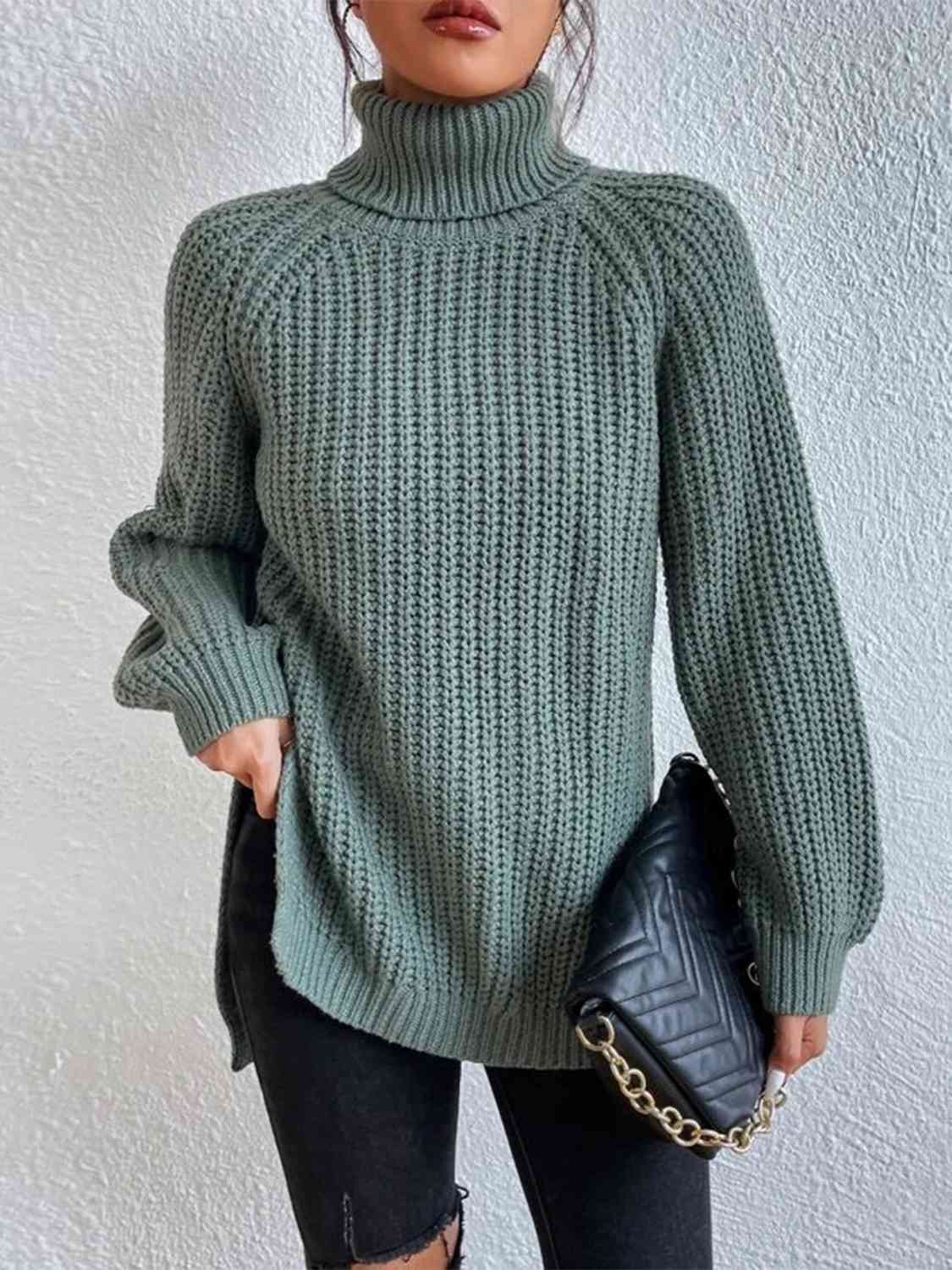 Angela Pull Kvinde – Ribbet Turtleneck Sweater med Chic Side Slids til Elegant Efterår/Vinter