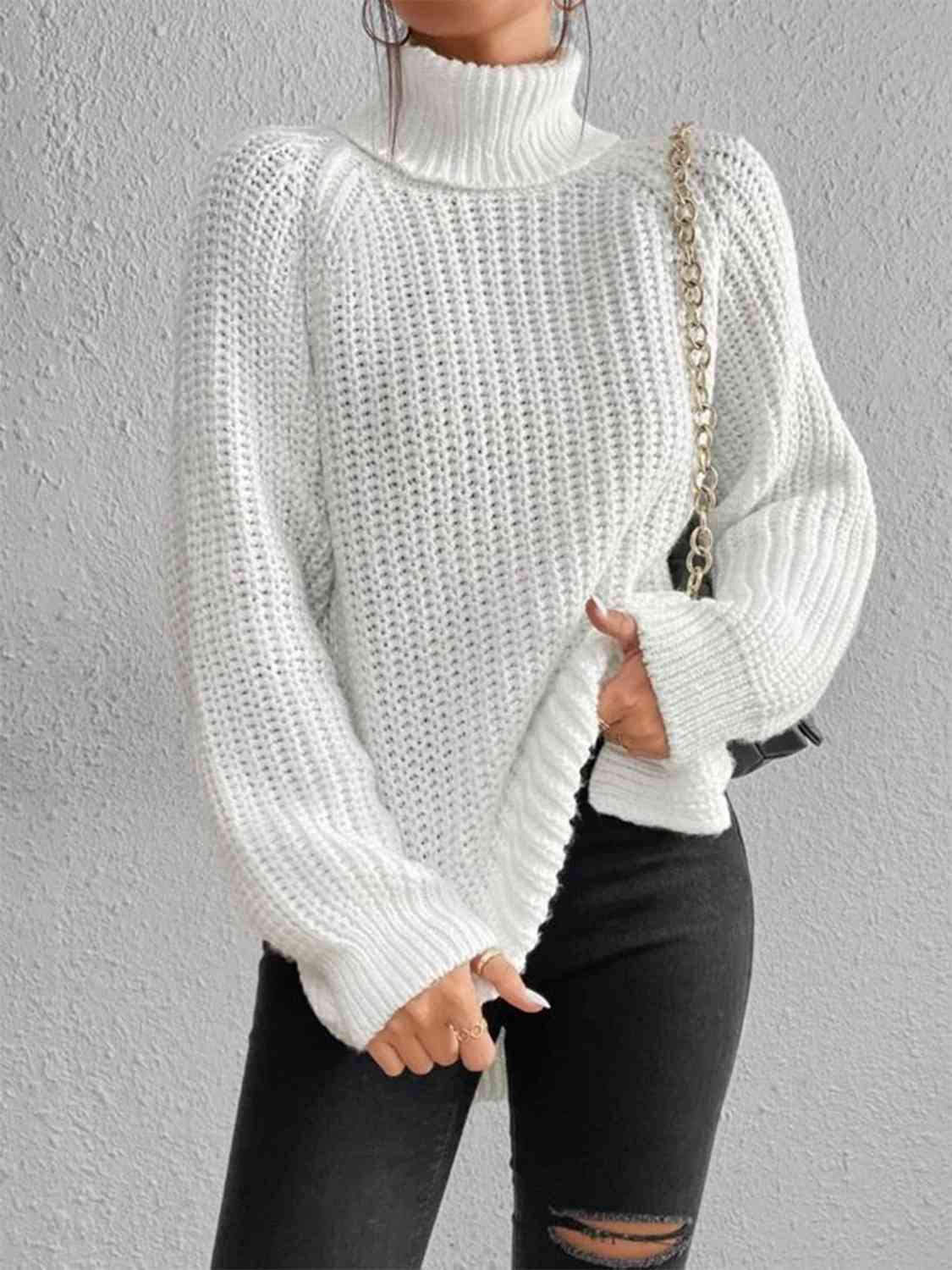 Angela Pull Kvinde – Ribbet Turtleneck Sweater med Chic Side Slids til Elegant Efterår/Vinter