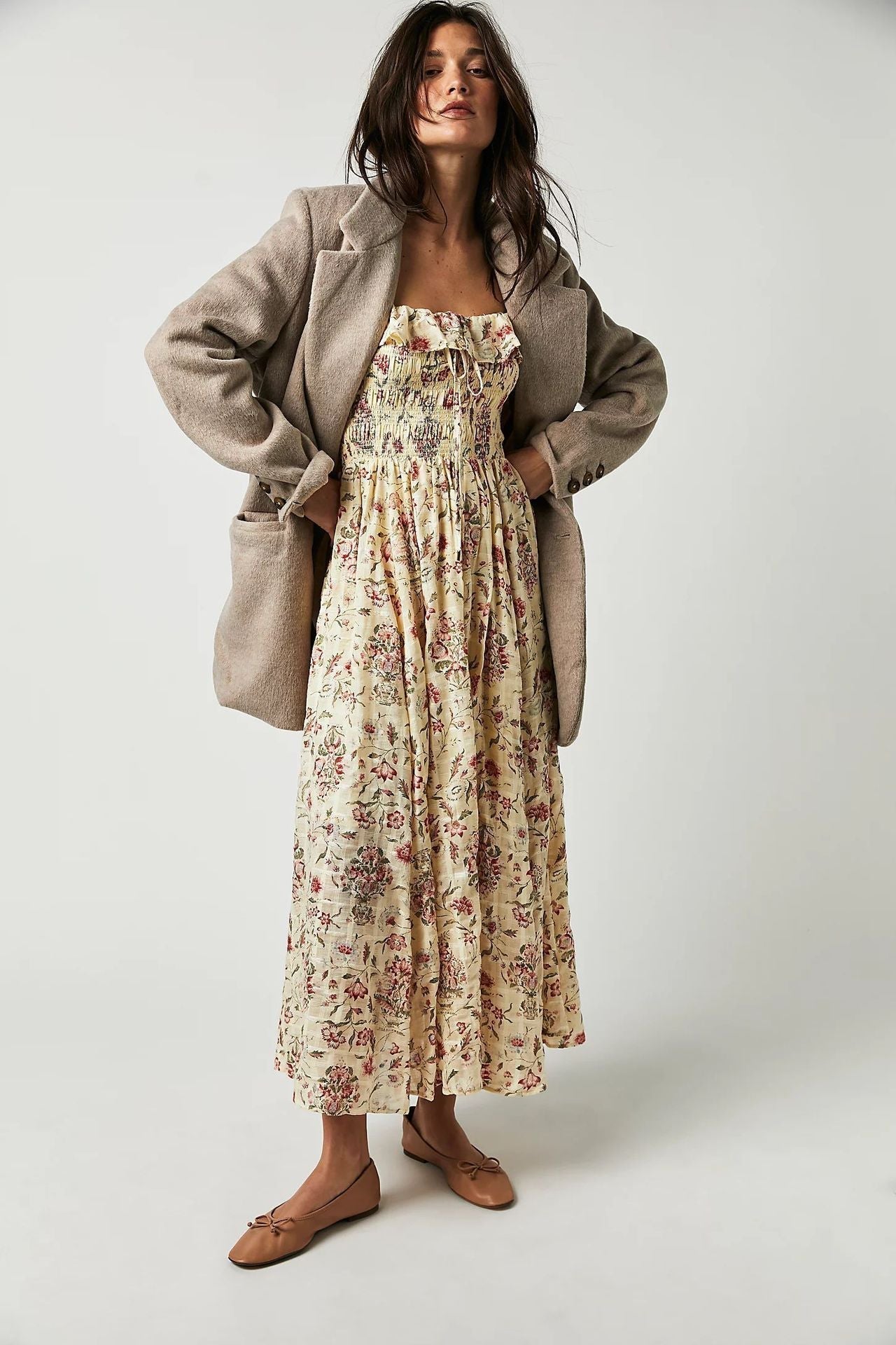 Midi Kjole Med Blomsterprint Og Smocket Liv Og Lange Ærmer Til Kvinder | Passer Til Afslappede Outfits