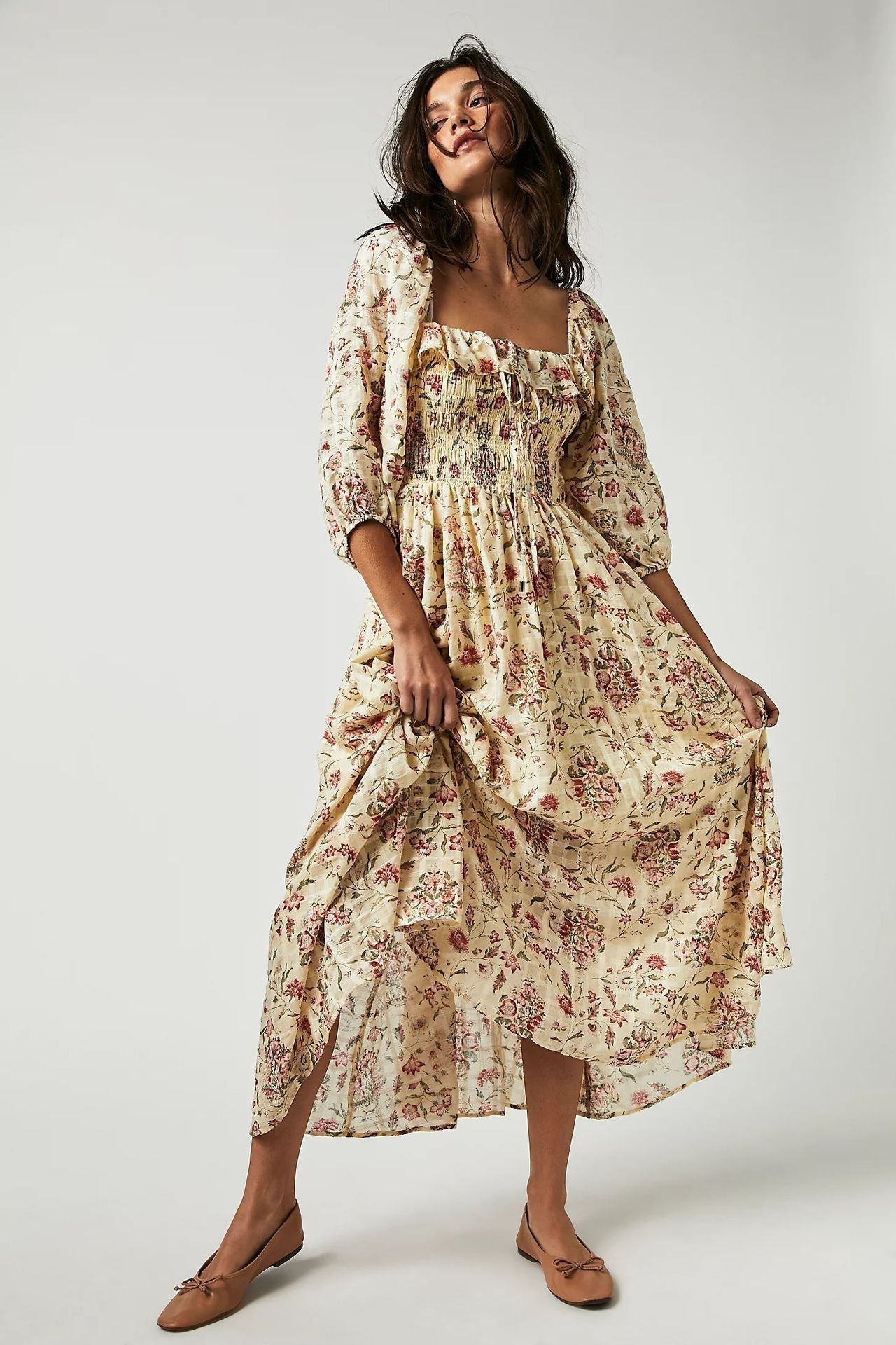 Midi Kjole Med Blomsterprint Og Smocket Liv Og Lange Ærmer Til Kvinder | Passer Til Afslappede Outfits