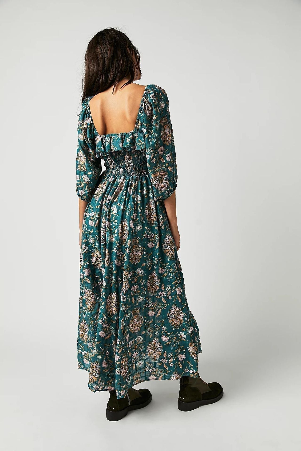 Midi Kjole Med Blomsterprint Og Smocket Liv Og Lange Ærmer Til Kvinder | Passer Til Afslappede Outfits