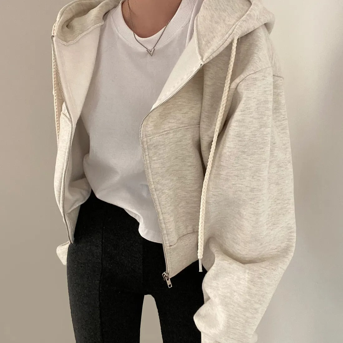 Afslappet sweatshirt med hætte til kvinder