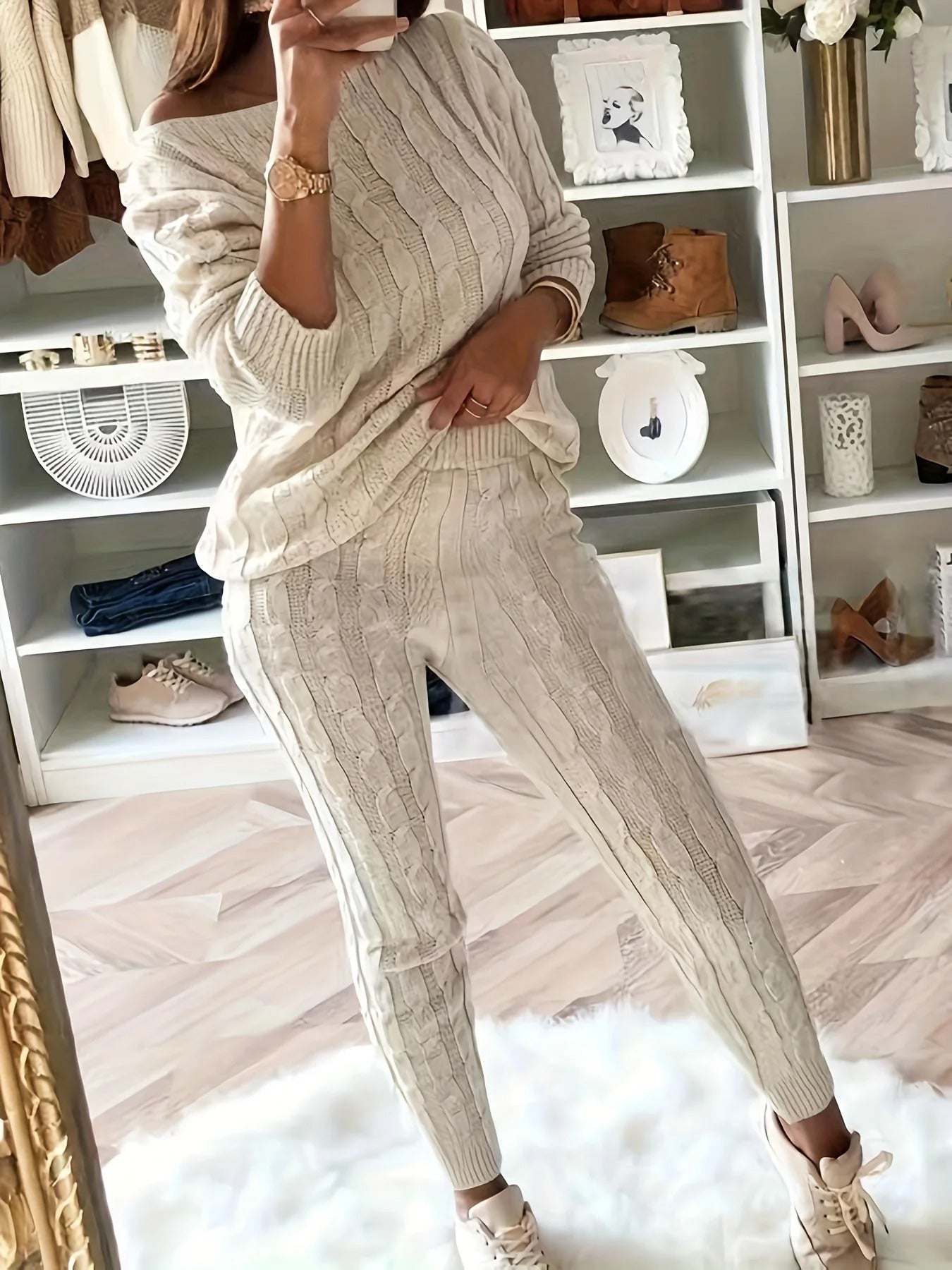 Strikket sweater og buksesæt til kvinder
