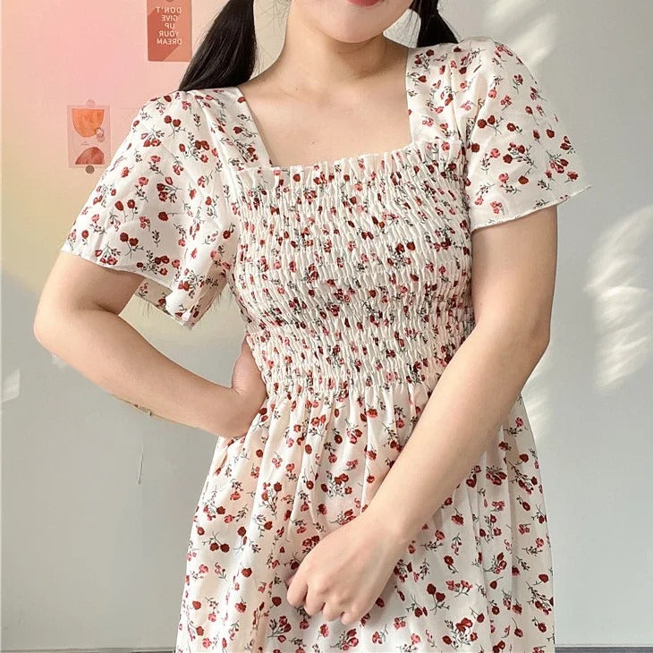 Midikjole i blomstret chiffon til kvinder