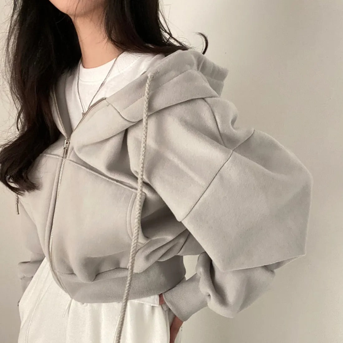 Afslappet sweatshirt med hætte til kvinder