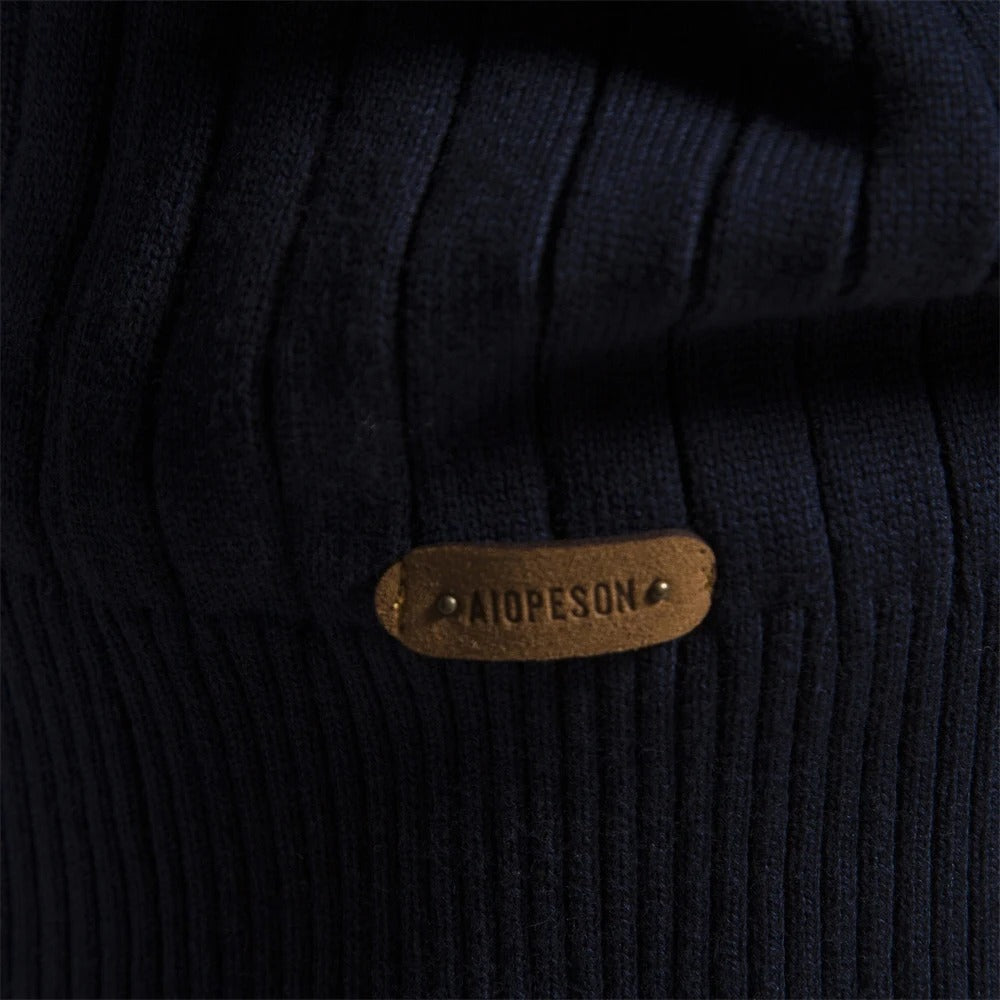 Strikket sweater med standkrave til mænd