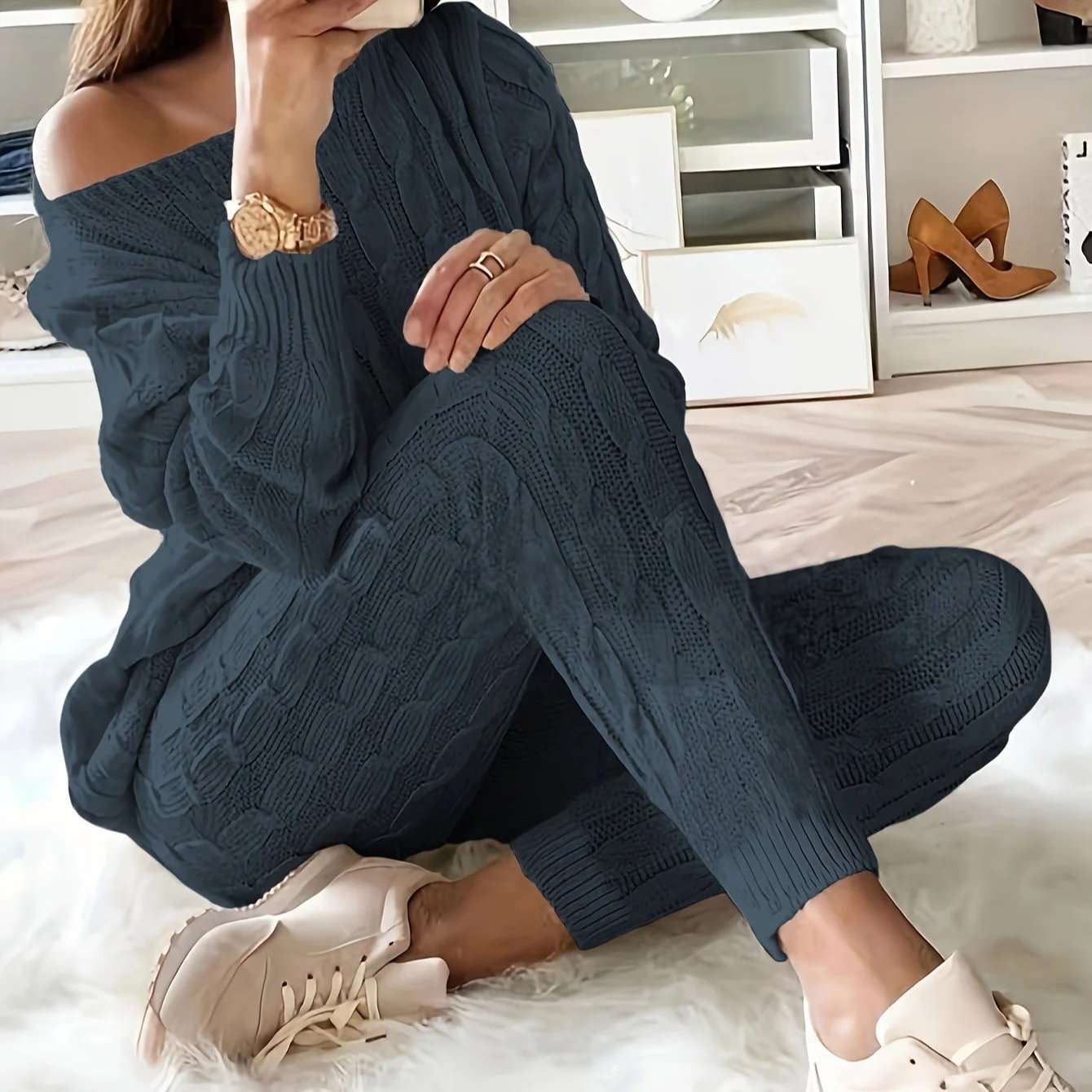 Strikket sweater og buksesæt til kvinder
